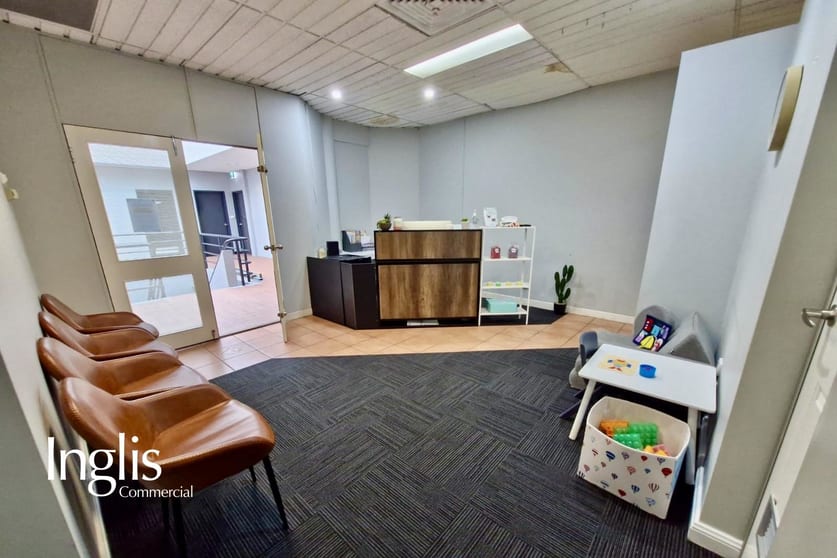 Click to view all images 4/342 Camden Valley Way Narellan NSW 2567 - Image 2