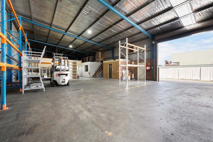 Click to view all images 1/453 Wagga Road Lavington NSW 2641 - Image 3