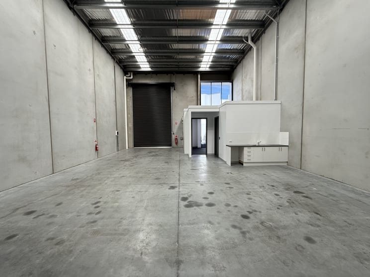 42 Stelvio Close Lynbrook VIC 3975 - Image 2