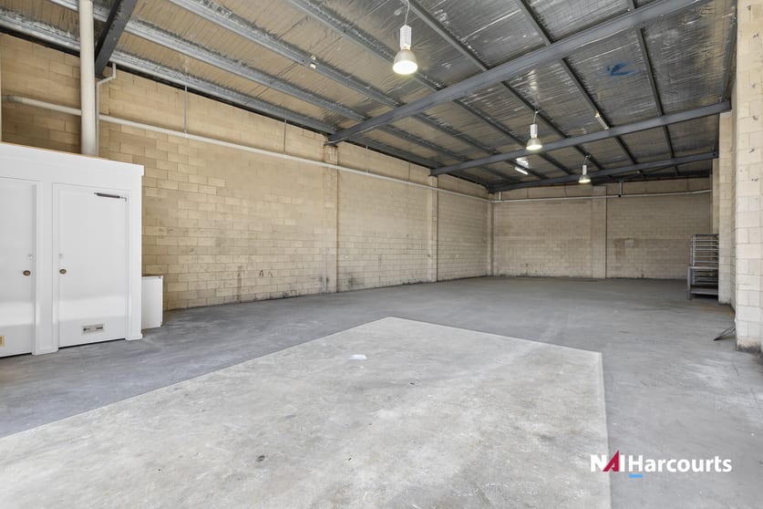 Click to view all images 2/10 Lambert Avenue Newtown VIC 3220 - Image 3