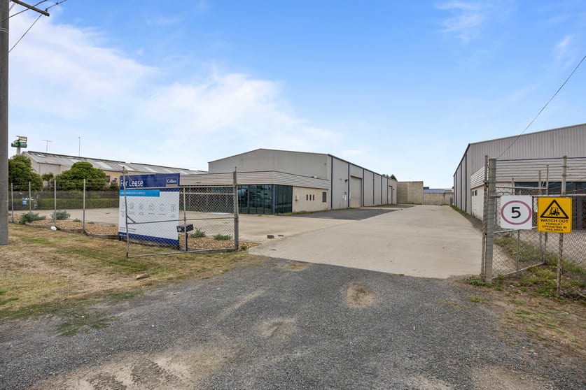 Click to view all images 1/259 Ring Road Wendouree VIC 3355 - Image 3