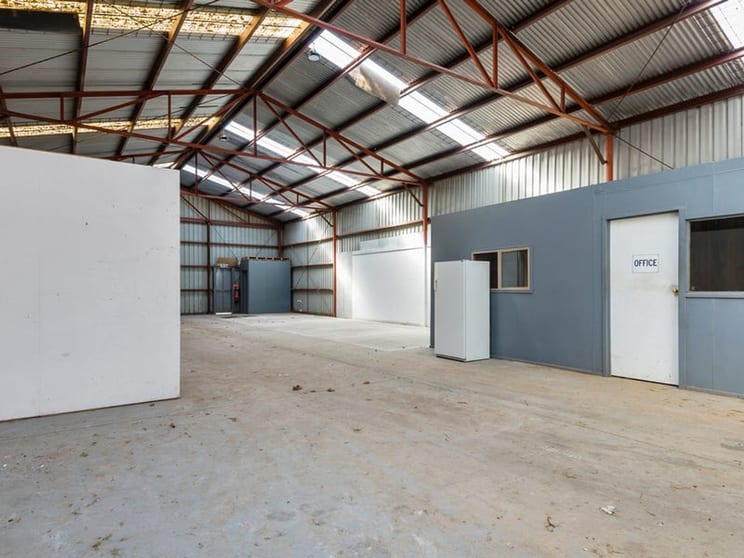 Click to view all images 2 & 4 Smith Street Maddingley VIC 3340 - Image 2