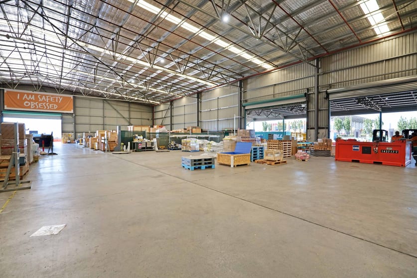 Click to view all images 304 Berkshire Road Forrestfield WA 6058 - Image 2