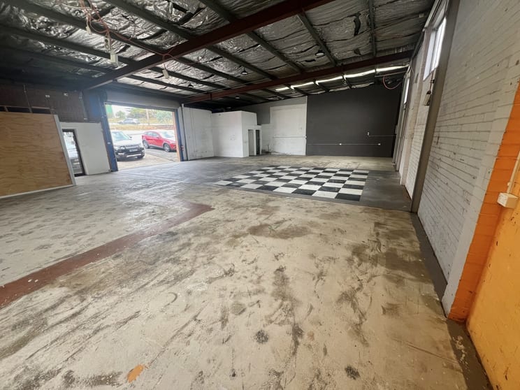 Click to view all images 2/42 Stephens Road Queanbeyan West NSW 2620 - Image 1