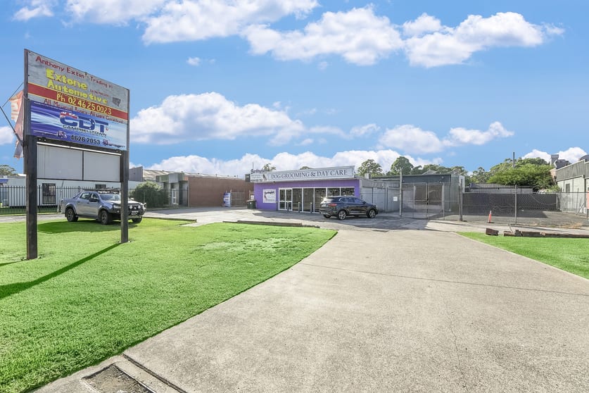 Click to view all images 2/12 Hollylea Road Leumeah NSW 2560 - Image 3