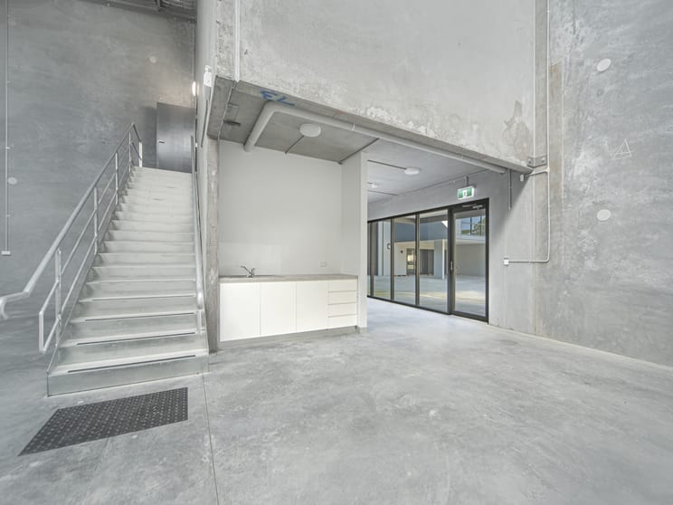 Click to view all images 4/21 Concorde Way Bomaderry NSW 2541 - Image 2