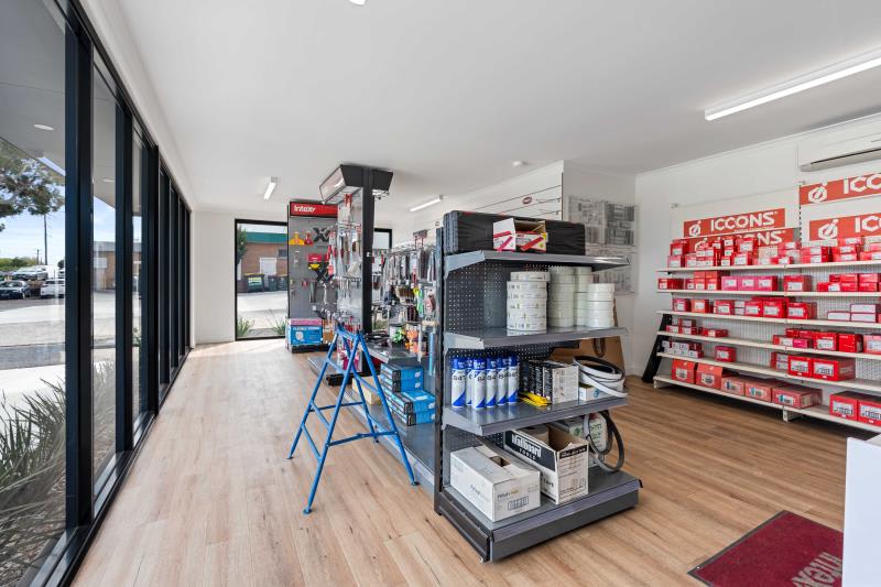 Click to view all images Unit 1/54-56 Lords Place Orange NSW 2800 - Image 2