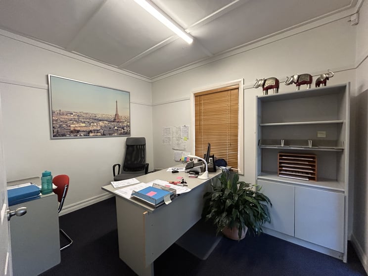 Click to view all images 1/27 Murray Crescent Griffith ACT 2603 - Image 3