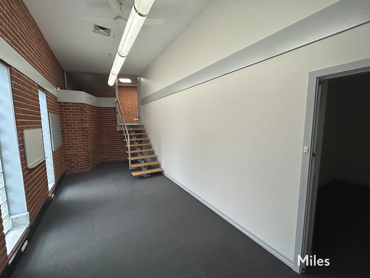 Click to view all images 20 Ford Crescent Thornbury VIC 3071 - Image 2
