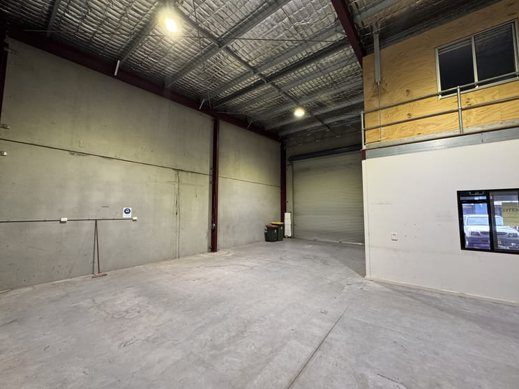 Click to view all images 6/7 Friesian Close Sandgate NSW 2304 - Image 2