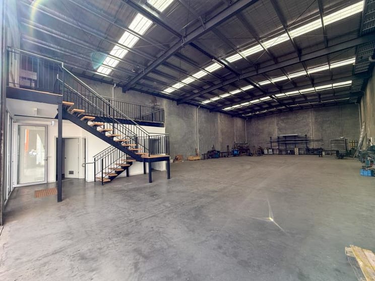 Click to view all images 67 Flynn Court Derrimut VIC 3026 - Image 2