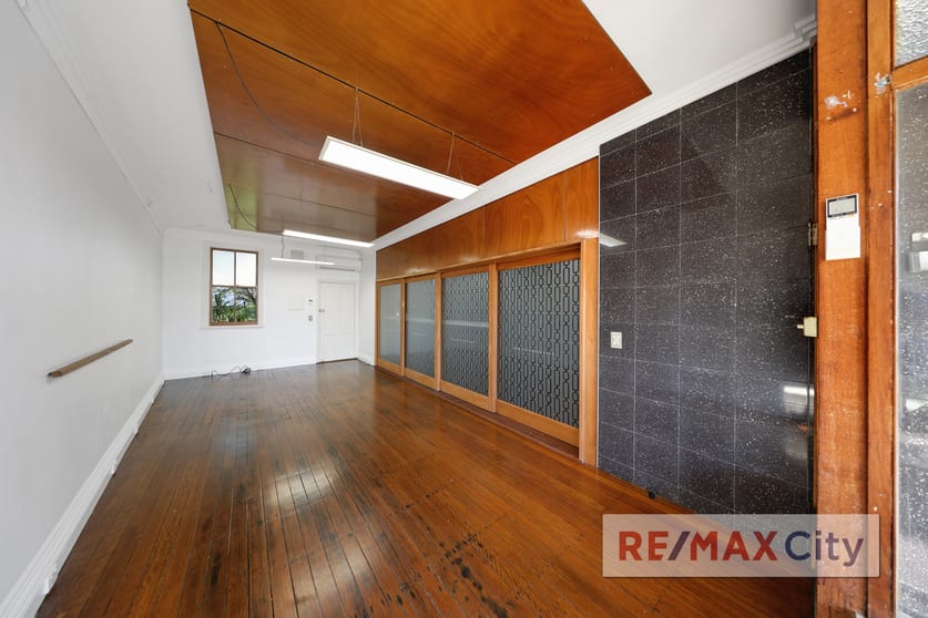 Click to view all images 82 MacGregor Terrace Bardon QLD 4065 - Image 3