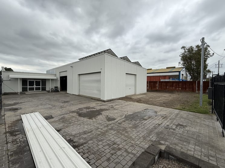 Click to view all images 43 Thomas Street Edgeworth NSW 2285 - Image 2