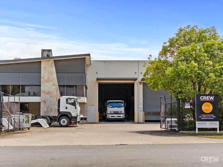 Click to view all images 1/12 Commerce Circuit Yatala QLD 4207 - Image 1