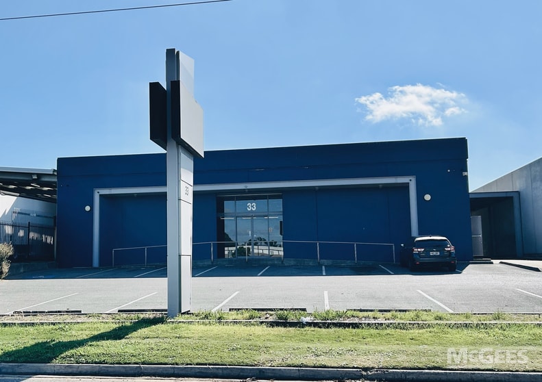 Click to view all images 33 Sherriffs Road Lonsdale SA 5160 - Image 3