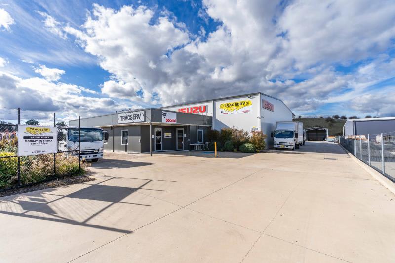 Click to view all images Unit 2/26 Colliers Avenue Orange NSW 2800 - Image 1