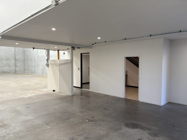 Click to view all images 25 Atlantic Drive Keysborough VIC 3173 - Image 2