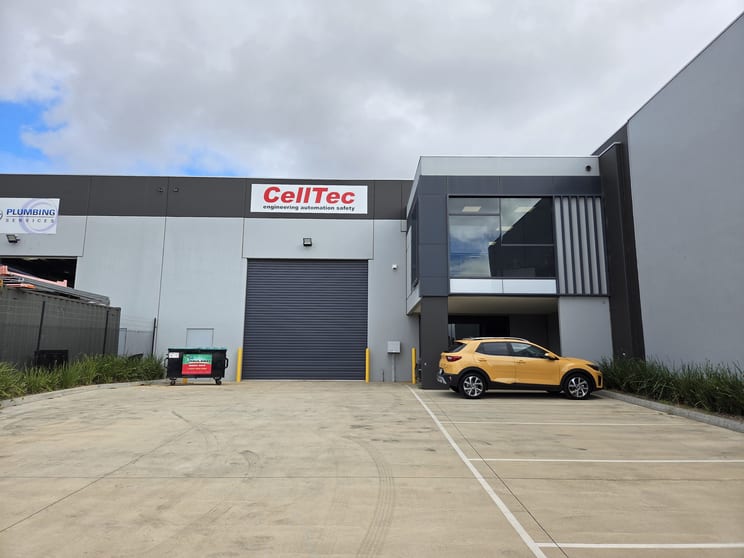 Click to view all images 108 Eucumbene Drive Ravenhall VIC 3023 - Image 1