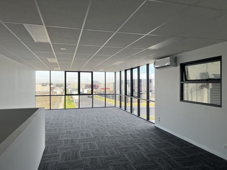 Click to view all images 55B Patch Circuit Laverton North VIC 3026 - Image 3