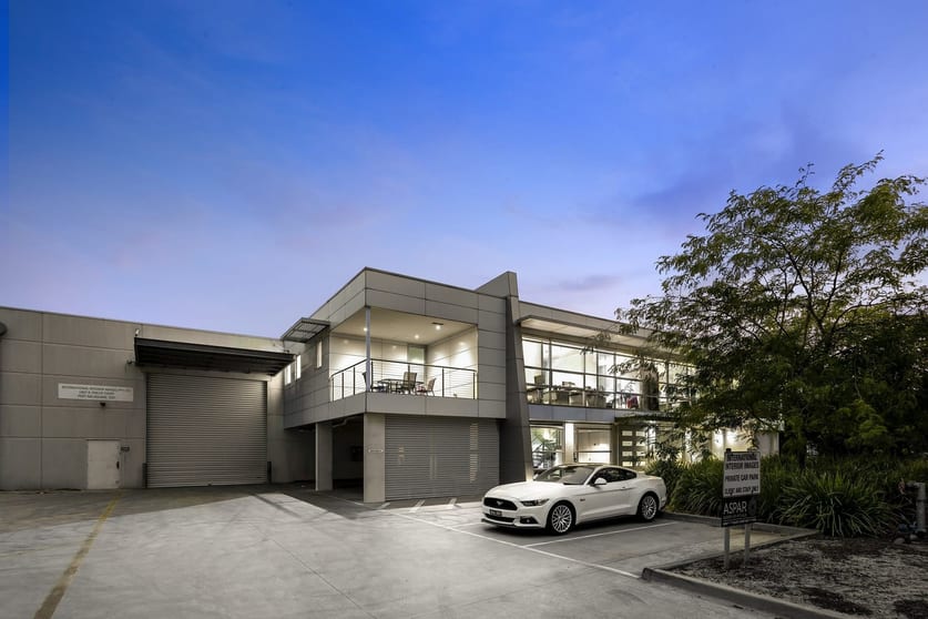 Click to view all images 8 Phillip Court Port Melbourne VIC 3207 - Image 1