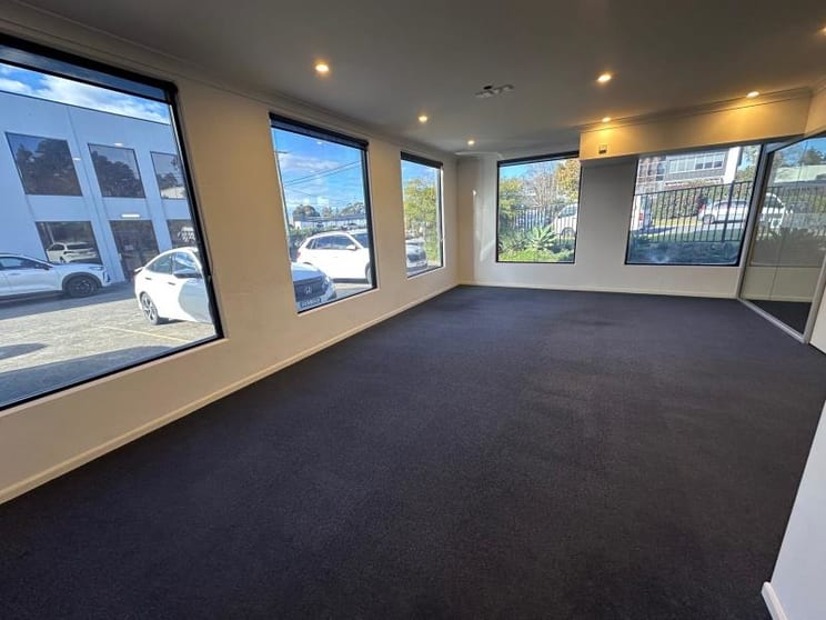 Click to view all images Unit 2/10 Huntingdale Drive Thornton NSW 2322 - Image 3