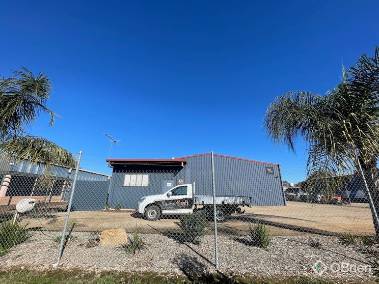 Click to view all images 1/4B Sinclair Drive Wangaratta VIC 3677 - Image 2