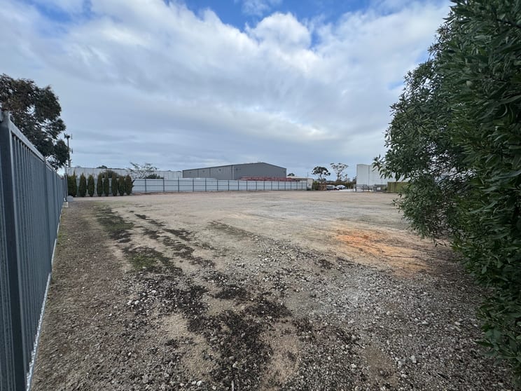 Click to view all images 14 Cannery Court Tyabb VIC 3913 - Image 2