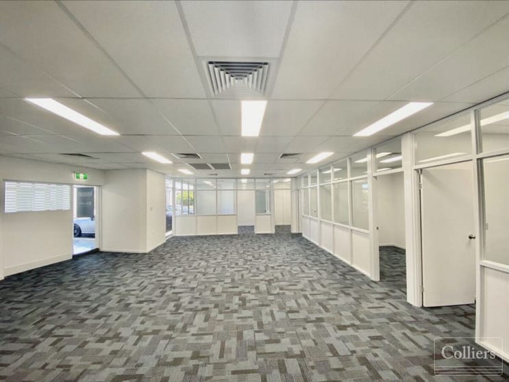 Click to view all images 2/163-165 Charters Towers Road Hyde Park QLD 4812 - Image 3