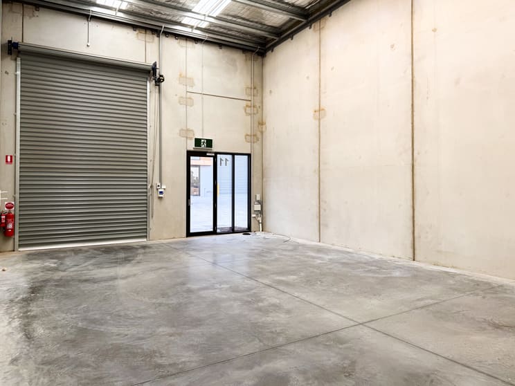 Click to view all images 11 Zinc Circuit Cranbourne North VIC 3977 - Image 3