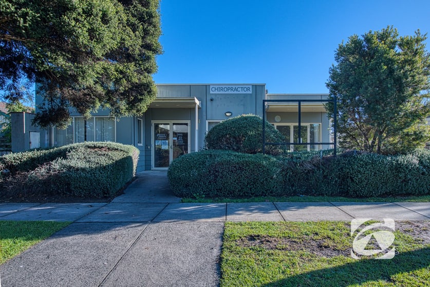 Click to view all images 3 Rogers Street Pakenham VIC 3810 - Image 2