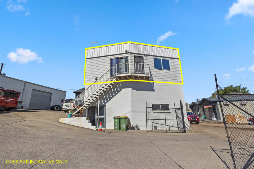 Click to view all images UNIT 2 / 10A BAILEY CRESCENT Southport QLD 4215 - Image 2