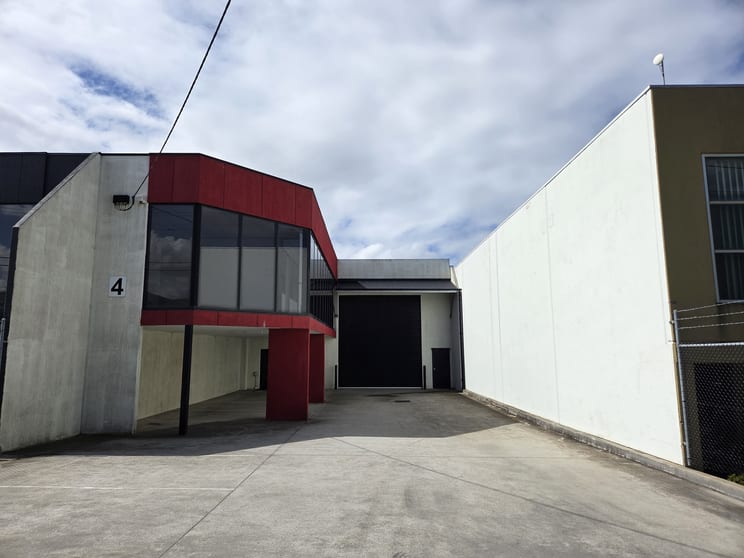 Click to view all images 4 Dib Court Tullamarine VIC 3043 - Image 1