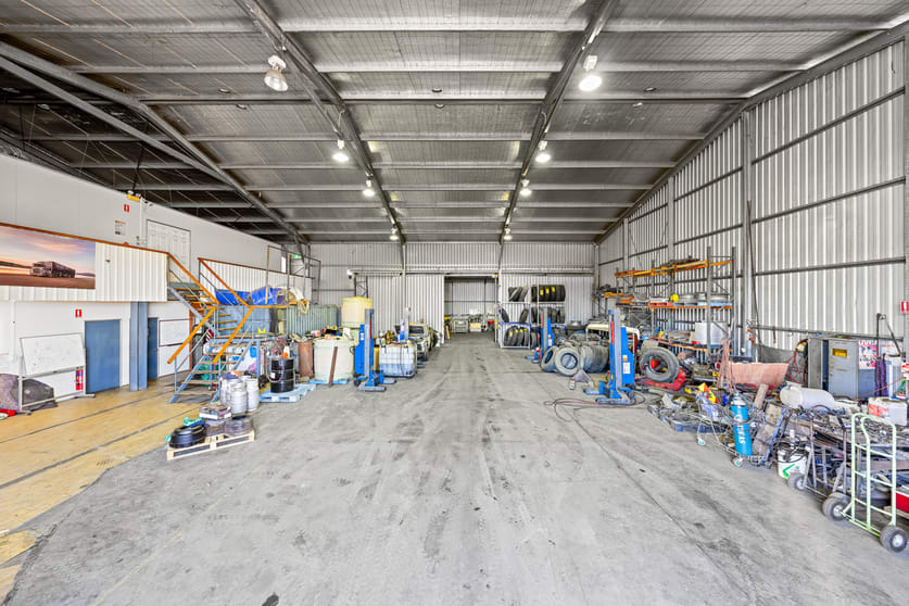 Click to view all images 3850 Mount Lindsay Highway Park Ridge QLD 4125 - Image 2
