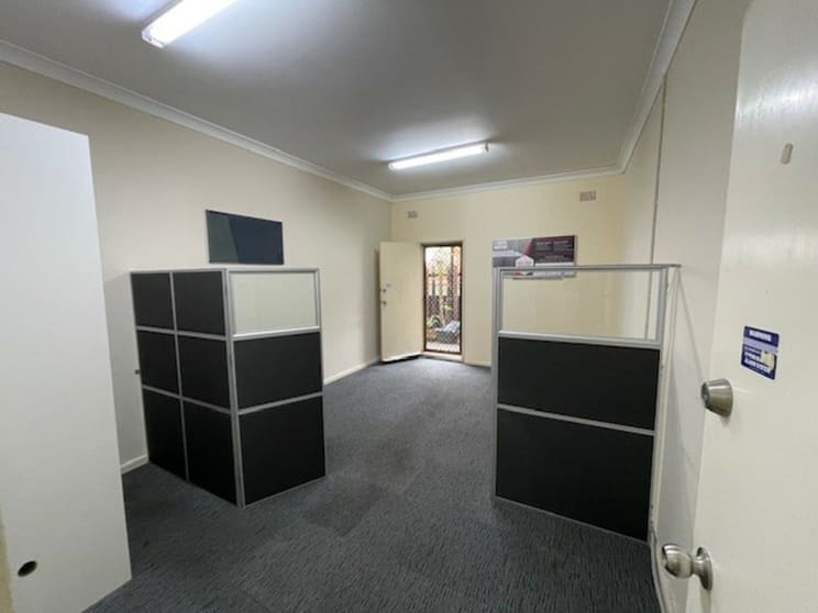 Click to view all images 2/111 Best Road Seven Hills NSW 2147 - Image 3