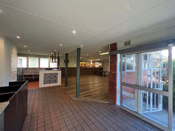 Click to view all images 5 Golf Links Road Frankston VIC 3199 - Image 2