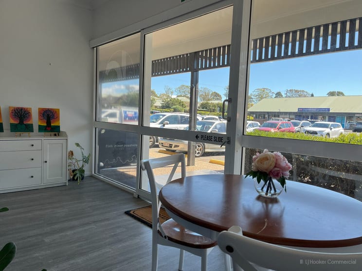 Click to view all images 3a/462 West Street Kearneys Spring QLD 4350 - Image 2