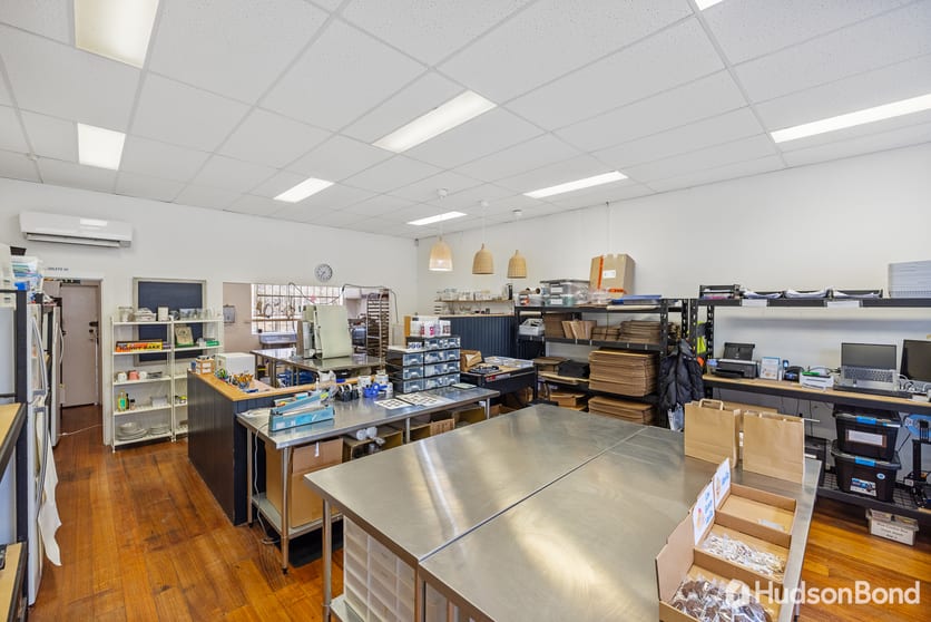 Click to view all images 3 Lilian Street Bulleen VIC 3105 - Image 3