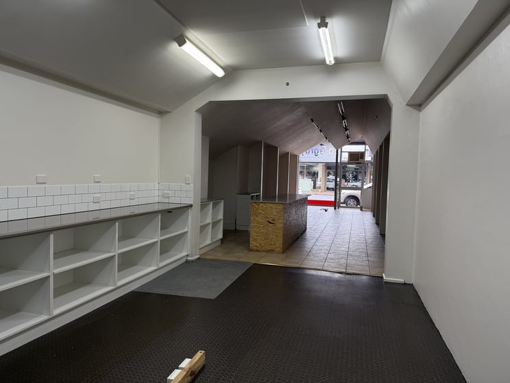 Click to view all images 109 Gray Street Hamilton VIC 3300 - Image 3