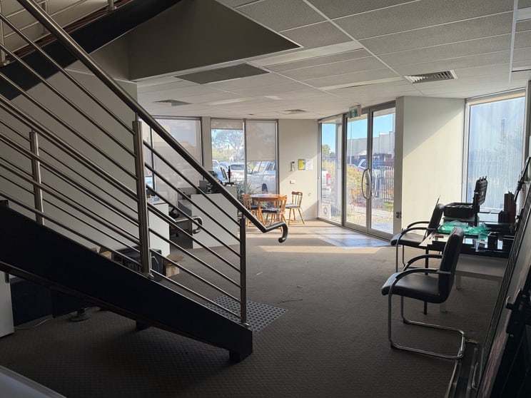 Click to view all images 18 Gateway Drive Carrum Downs VIC 3201 - Image 3