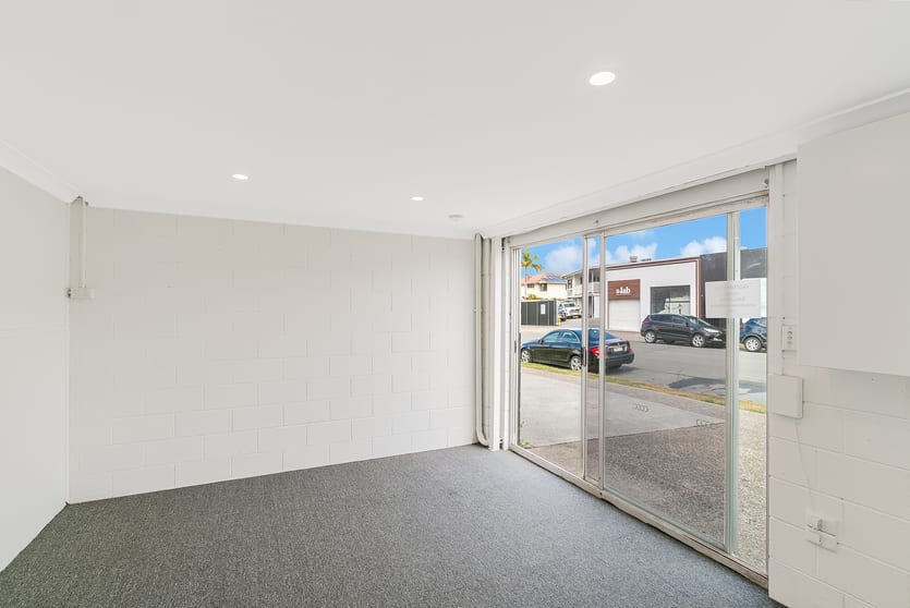 Click to view all images 3/18 Christine Avenue Miami QLD 4220 - Image 3