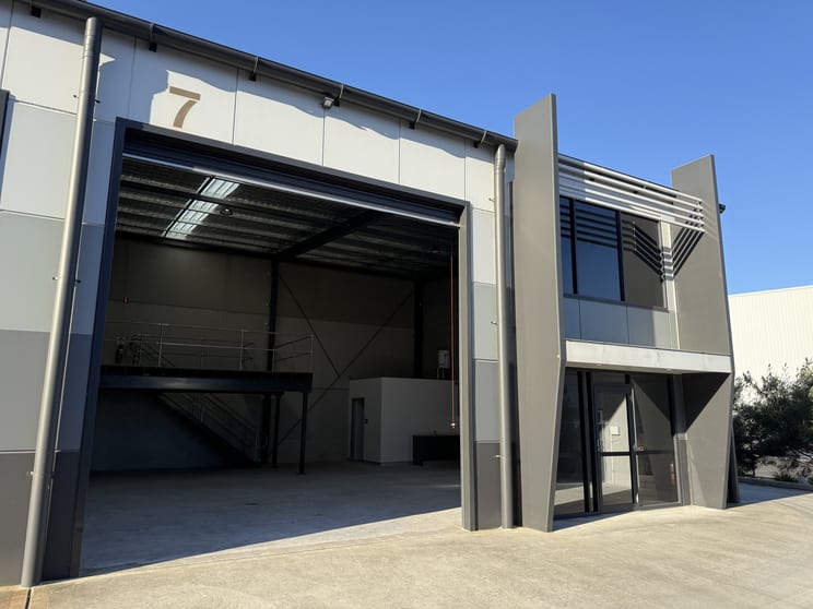 Click to view all images Unit 7/6 Coal Wash Drive Mayfield West NSW 2304 - Image 1