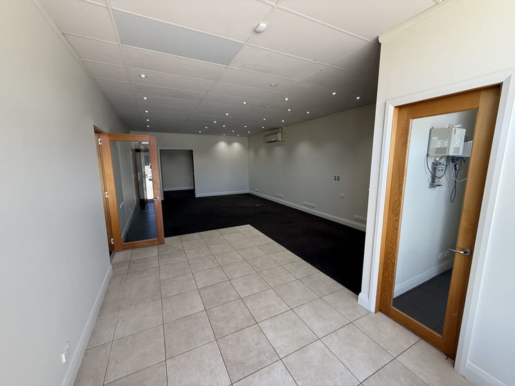 Click to view all images 2 & 3/83 Gladstone Street Fyshwick ACT 2609 - Image 2