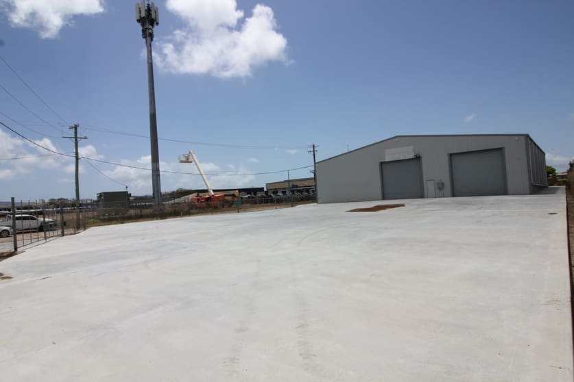 Click to view all images 1-3 Crocodile Cres Mount St John QLD 4818 - Image 3
