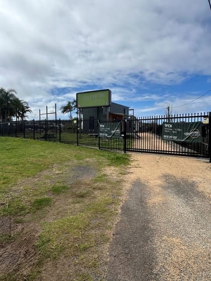 Click to view all images 373 Princes Highway Albion Park Rail NSW 2527 - Image 1