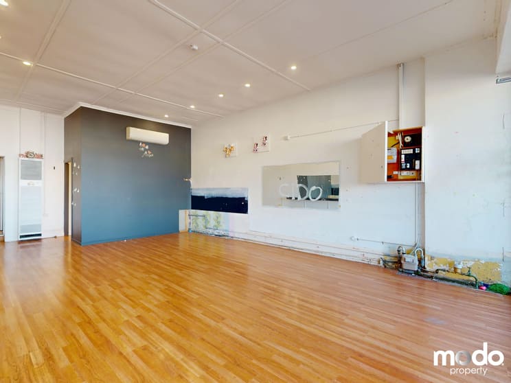 Click to view all images 106 Kent Road Pascoe Vale VIC 3044 - Image 1