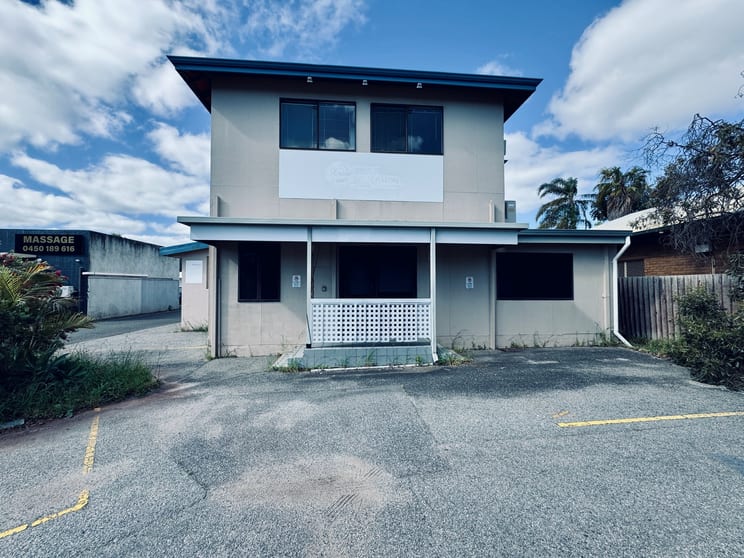 Click to view all images 2 Kearns Crescent Ardross WA 6153 - Image 1