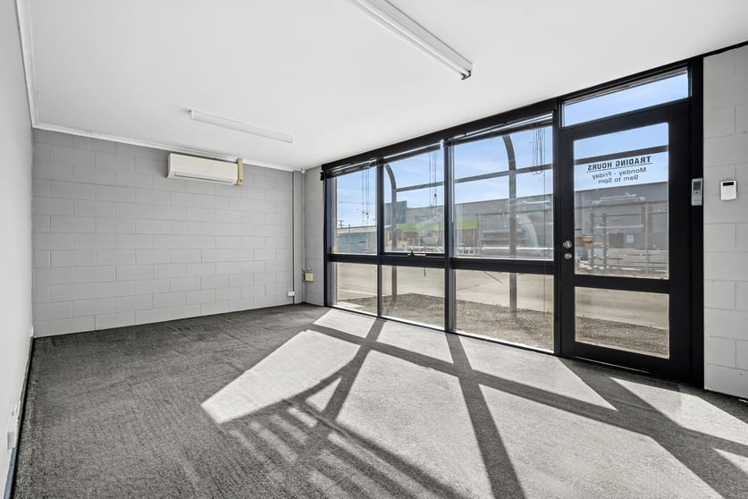 Click to view all images 3/156 Victoria Street North Geelong VIC 3215 - Image 2