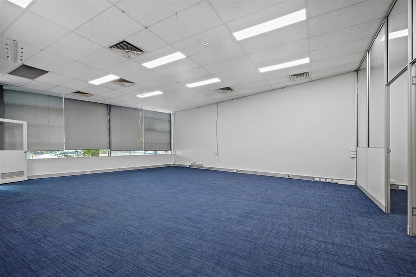 Click to view all images 1/85 Salmon Street Port Melbourne VIC 3207 - Image 3
