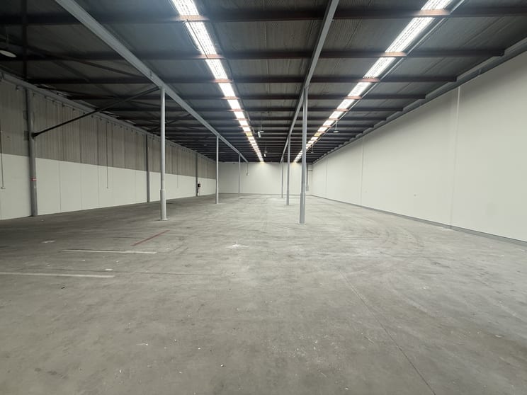 Click to view all images Unit 2/187 Gladstone Street Fyshwick ACT 2609 - Image 3