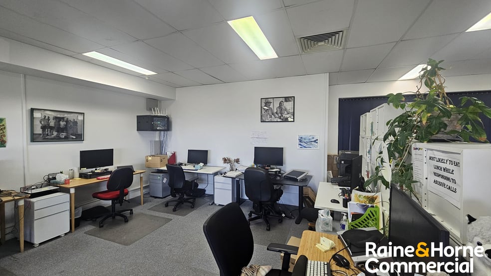 Click to view all images 10/60 MacGregor Terrace Bardon QLD 4065 - Image 3